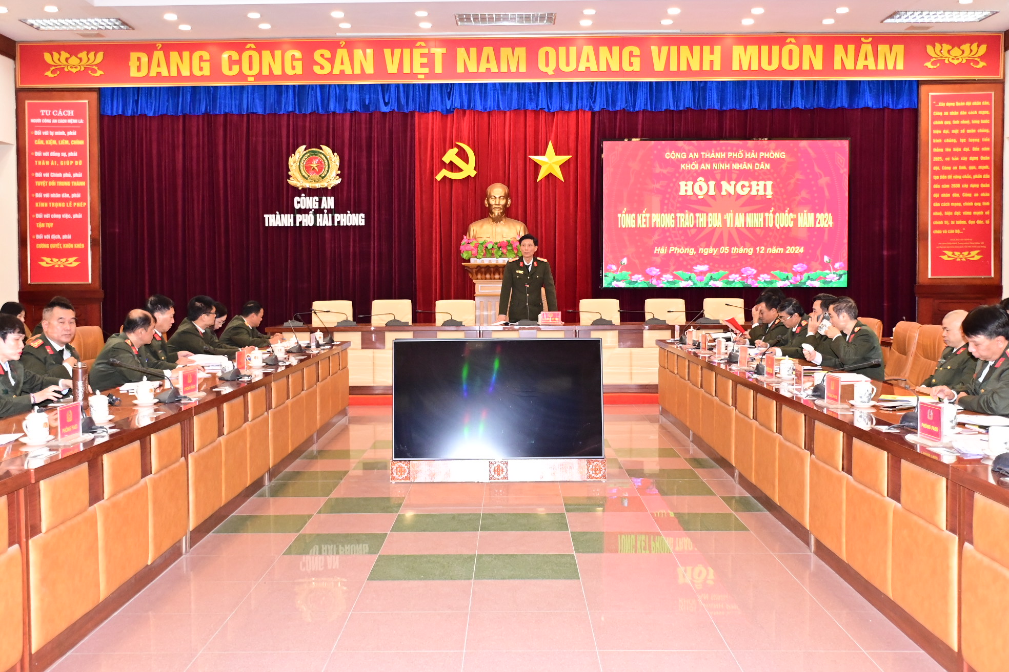 Khối An ninh nhân dân tổng kết phong trào thi đua 